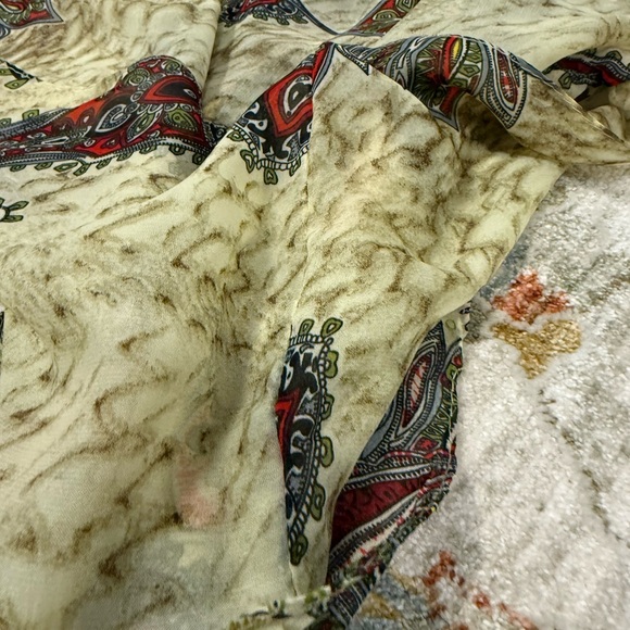 Chic Paisley Print Scarf in Cream and Multicolor - Picture 4 of 9